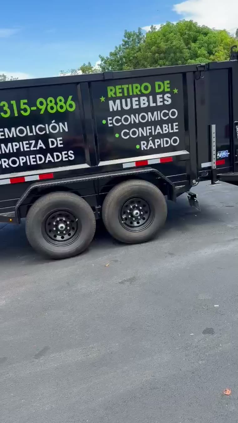 Spanish side of the trailer: retiro de muebles, económico, confiable, rápido